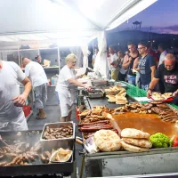 Rumena noč se je začela živopisno, a brez pričakovane gneče (foto)