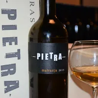 Pietra so vina iz kleti Marka Tavčarja iz Krepelj ...