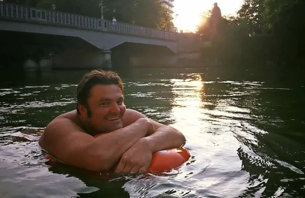 Benjamin David se je odločil za hitrejšo in bolj sporščujočo 
pot na delo.