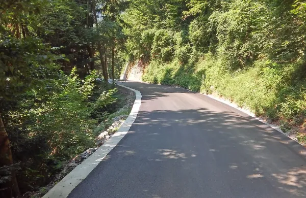 “Prej razpadajoča makadamska cesta je postala prava lepotica,” so zadovoljni  domačini.