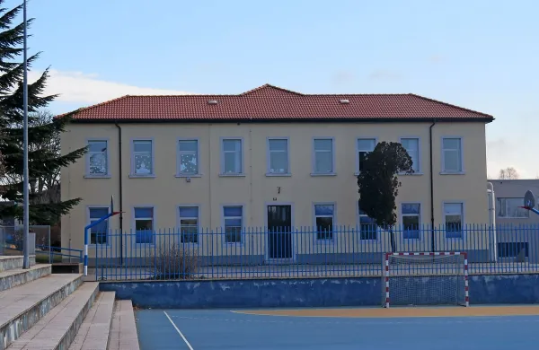 Hrpeljska šola bo do zime energetsko sanirana, zato bo 
porabila manj kurjave kot doslej.