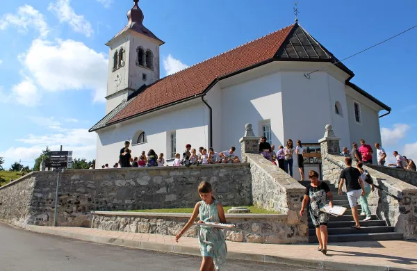 Najvišja cerkev v koprski škofiji je na Jakobovo nedeljo pritegnila mnoge, ki jim je blizu Vojsko.

