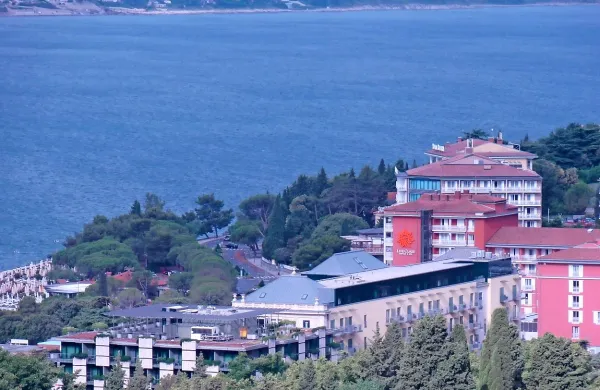 Že v prvi polovici leta so bili obmorski kraji med bolj 
obleganimi.