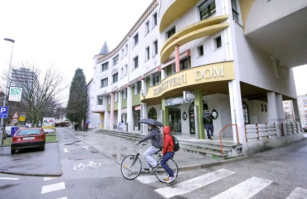 Zobozdravstveni dom v Novi Gorici se občasno znajde na 
tapeti lokalnih politikov. 