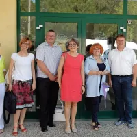 Varuhinja Vlasta Nussdorfer in njen namestnik Ivan Šelih sta 
danes  s sodelavci prisluhnila problemom ljudi v Divači.  
