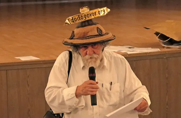  Rodovitna sedemdeseta so bila vrhunec zrelosti sistema 
odnosov, sedanji čas pa je  valilnica jalovosti in tekoča trakulja 
posnemanja, je prepričan Marko Brecelj.  