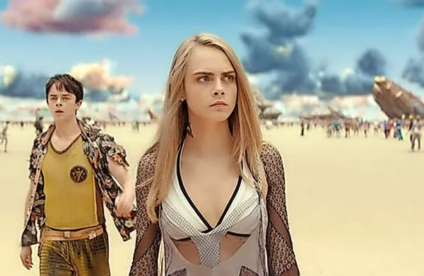 Luc Besson je ustvaril vizualno osupljivo futuristično pustolovščino.