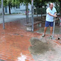 Zaradi počene cevi poplavilo Livade