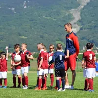 Simon Klun skupaj z ankaranskimi najmlajšimi nogometaši.