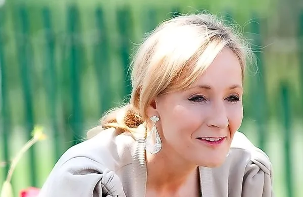 Avtorica knjig o Harryju Potterju J.K. Rowling je po podatkih 
Forbesa ponovno najbogatejša avtorica na svetu.