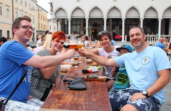 Utrinek s koprskega festivala mikropivovarjev