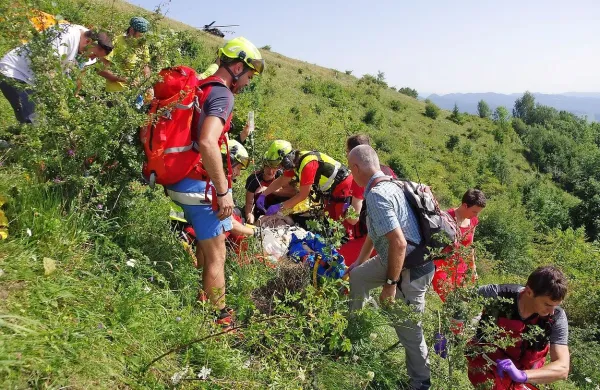 Pod vzletiščem na Kobali so reševali nemškega jadralnega 
padalca.