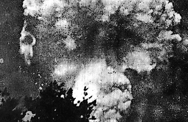 Na Japonskem so se danes spomnili žrtev prvega napada z 
jedrsko bombo na svetu, ko so ZDA pred 72 leti prvič 
uporabile jedrsko orožje v vojni in odvrgle atomsko bombo na 
japonsko Hirošimo.