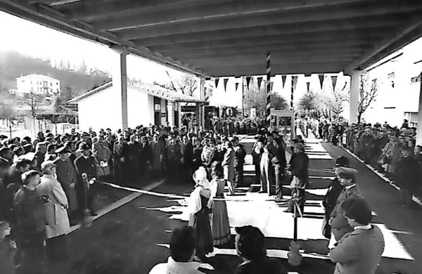 Leta 1980 so odprli maloobmejni prehod na Erjavčevi ulici, 
edini na območju mesta. 