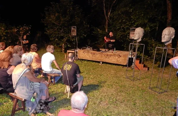  Edgar Broughton ni poznal Feota, je pa z vsem žarom pel zanj 
in za poslušalce. 