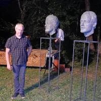 Damjan Kracina je Feota upodobil kot domačina ob Soči  in 
kot vseslovenskega umetnika. 