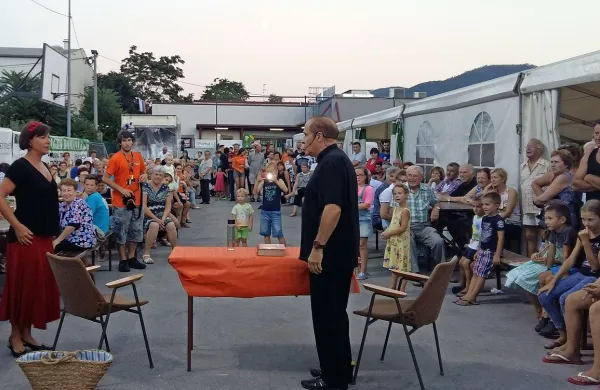 Milan Vodopivec in Maja Blagovič sta v vlogi Marije in 
Bonifacija nasmejala občinstvo ter povedala, da šesta sezona priljubljene serije Ena žlahtna štorija že nastaja.  