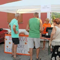Slastnih breskev je hitro zmanjkalo. 