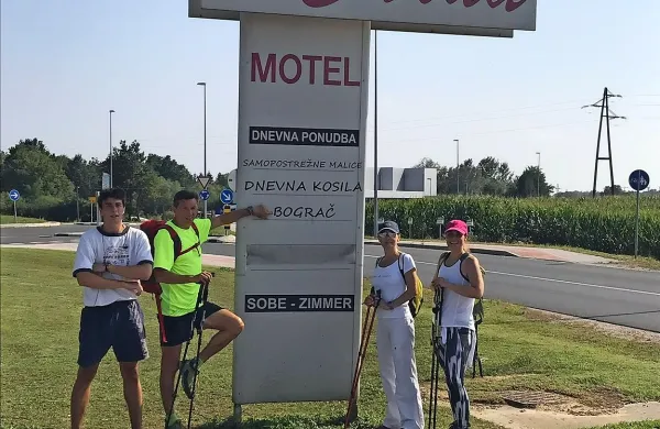 Pahor pe&scaron; po dolgem in počez čez Slovenijo