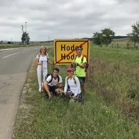 Pahor pe&scaron; po dolgem in počez čez Slovenijo
