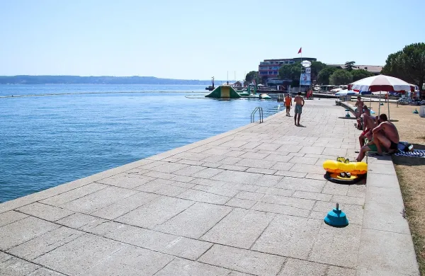Na plaži hotela Vile Park na Bernardinu bodo do konca 
sezone dnevno opravljali analize kopalne vode.  