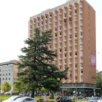 Zadnjih deset let je fasada oranžne barve.