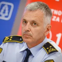 Ivan Kapun: “V dobrih razmerah za vožnjo se 
vozniki lažno počutijo varne, bolj pritisnejo na 
plin in vozijo hitreje kot v slabših pogojih. To 
dokazuje tudi število hujših prometnih nesreč.” 