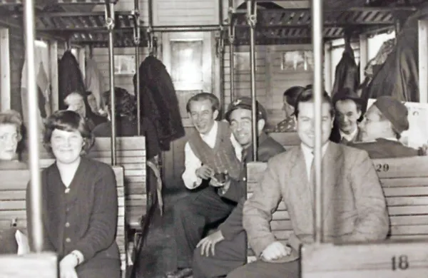 Potniki na vlaku v Novi Gorici leta 1958.