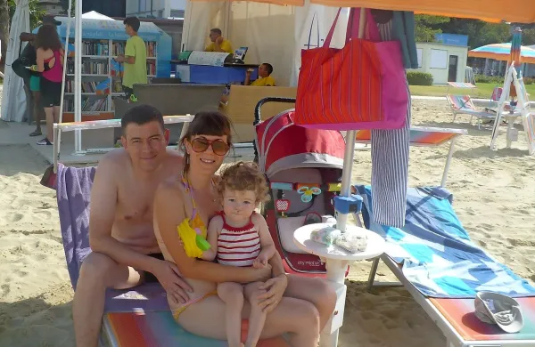 “Raje torbo  odnesemo kar s seboj proti morju in jo imamo ves 
čas na očeh,” meni družina iz Vidma, ki letuje v Portorožu. 