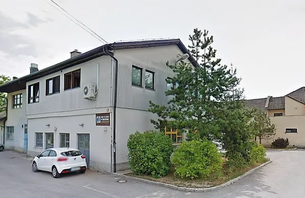 Ravnatelj logaškega zavoda poudarja, da nimajo pooblastil, s 
katerimi bi lahko onemogočili pobege.  
