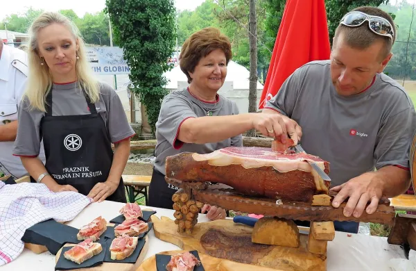 Kraševci od danes do nedelje vabijo na teran in pršut v 
Dutovlje.