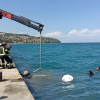 Ukradeni avto so izvekli iz morja
