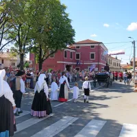 Povorke so se udeležili tudi člani in članice društva Kraški 
šopek.

