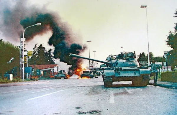 Goreči tank je eden od najbolj znanih prizorov iz Rožne Doline. 