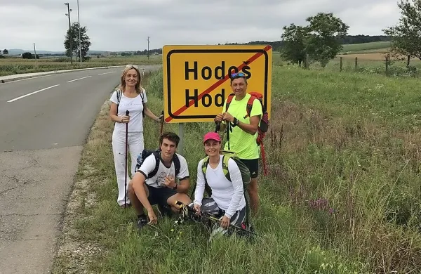 Botu Pahor s svojo ekipo na začetku potovanja.