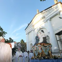 Slikovite procesije s čolni od Pirana do Strunjana so bile do 
leta 2013 ena od zanimivosti poletnega dogajanja v Istri. 
Cerkev Marijinega prikazanja v Strunjanu s svojo zgodbo in 
okolico  pa ostaja posebna.     