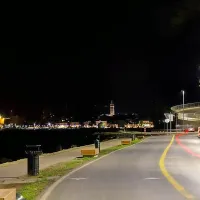 Na koprski strani obalne ceste že javna razsvetljava