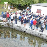 Tu	ristično društvo Kobarid je uredilo sveti kraj starovercev pri 
Mrzlem potoku in posadilo lipo. 