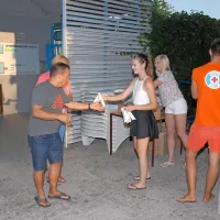   Že sprejem na vhodu na prizorišče je bil poseben. 