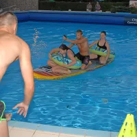 Naposled pa je “rešitelj” s turistkama priveslal do kopnega.
