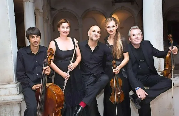 16. Tartini festival bo drevi ob 20.30 v piranski stolni cerkvi 
začel koncert festivalskega ansambla Il Terzo suono (na 
fotografiji), z gostom, fagotistom Sergiom Azzolinijem.