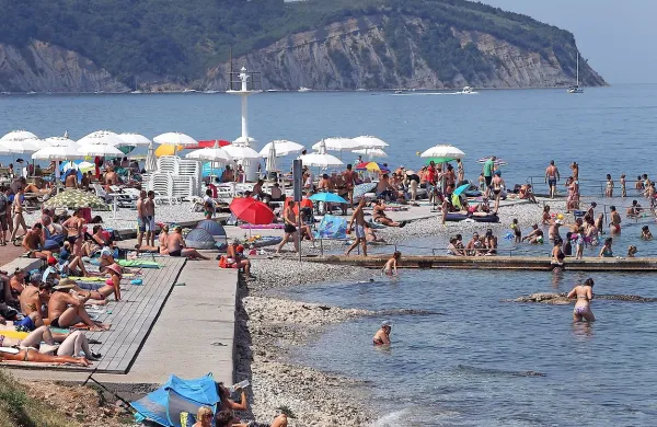 Dež in veter bosta poskrbela za osvežitev, a proti koncu tedna 
bodo temperature spet poskočile; poletja še ni konec.