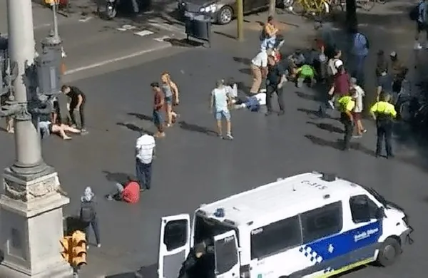 V zvezi s četrtkovim terorističnim napadom v središču 
Barcelone je policija prijela še tretjega osumljenca.