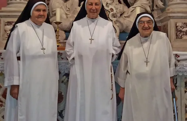 Sestre Colomba, Flora in Teresa  v cerkvi Marije Tolažnice, za 
katero so skrbele. 