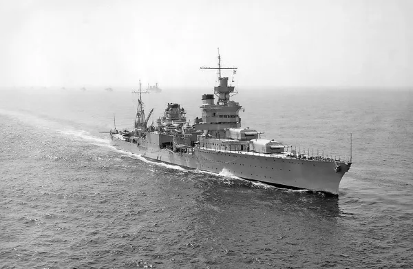 Raziskovalci so po 72 letih v filipinskem morju odkrili ameriško vojaško ladjo USS Indianapolis, ki jo je v poslednjih 
dneh druge svetovne vojne potopila japonska podmornica.