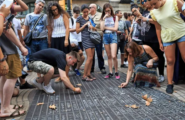 Število smrtnih žrtev terorističnih napadov v Kataloniji minuli 
teden je naraslo na 15.