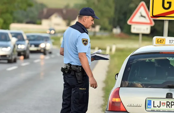 Policisti  bodo  do nedelje izvajali  poostren nadzor hitrosti, ki 
so ga poimenovali akcija Speed. 