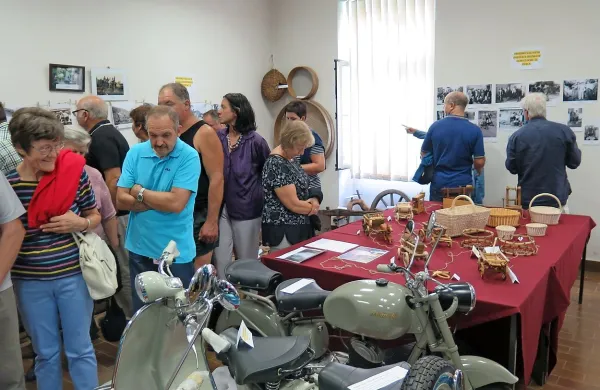 Stomaž se lahko pohvali tudi z zbirateljem Joškom Ozbičem, 
ki je znan kot ljubitelj starih motorjev.