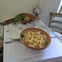 Stomažce prebivalci okoliških vasi poznajo tudi kot “šelinarje”. 