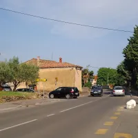 Koprska občina načrtuje, da bi na cesti med Bertoki in Sv. 
Antonom zgradila še dve krožišči. Enega v Pobegih pri vhodu 
v Frenkovo ulico (na fotografiji), drugega pa v Pradah pri 
osnovni šoli.